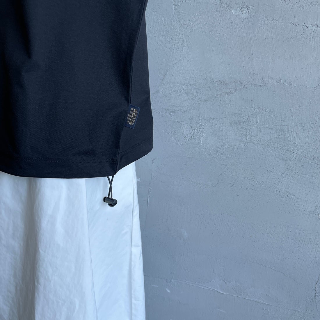 PENDLETON [ペンドルトン] 別注 ドローコード付き ネイティブ柄 バックプリントTシャツ [6275-4207-JF] BLACK &&モデル身長：150cm 着用サイズ：S&&