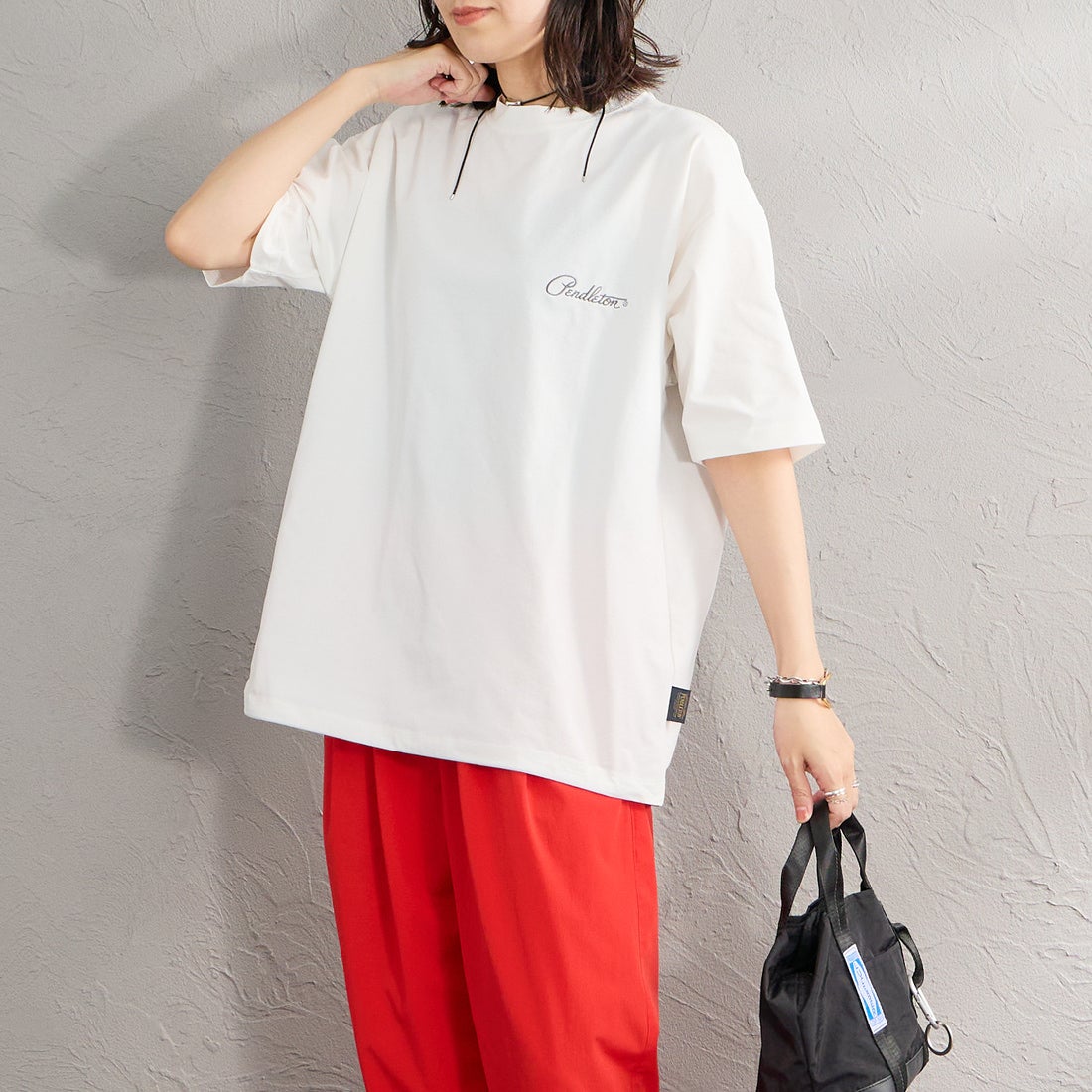 PENDLETON [ペンドルトン] 別注 ドローコード付き ネイティブ柄 バックプリントTシャツ [6275-4207-JF] WHITE &&モデル身長：160cm 着用サイズ：S&&