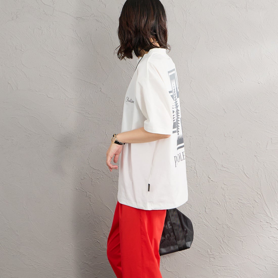 PENDLETON [ペンドルトン] 別注 ドローコード付き ネイティブ柄 バックプリントTシャツ [6275-4207-JF] WHITE &&モデル身長：160cm 着用サイズ：S&&