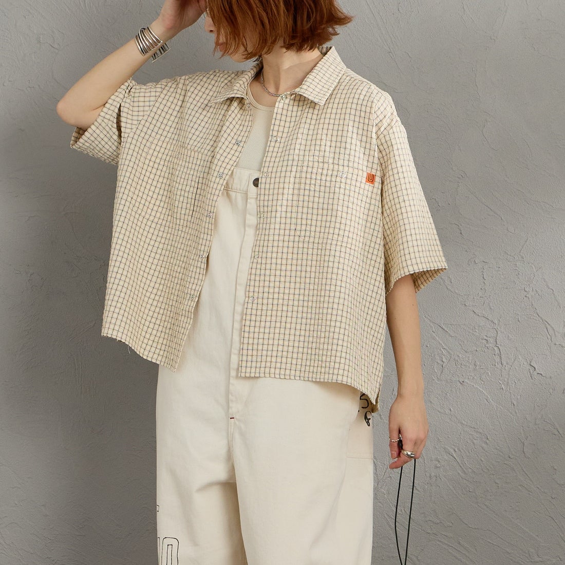UNIVERSAL OVERALL [ユニバーサルオーバーオール] 別注 ショート丈 ビッグポケットシャツ [U2623157IN-JF] BEIGE CHK &&モデル身長：158cm 着用サイズ：F&&