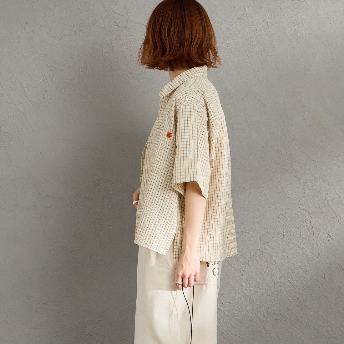 UNIVERSAL OVERALL [ユニバーサルオーバーオール] 別注 ショート丈 ビッグポケットシャツ [U2623157IN-JF] BEIGE CHK &&モデル身長：158cm 着用サイズ：F&&