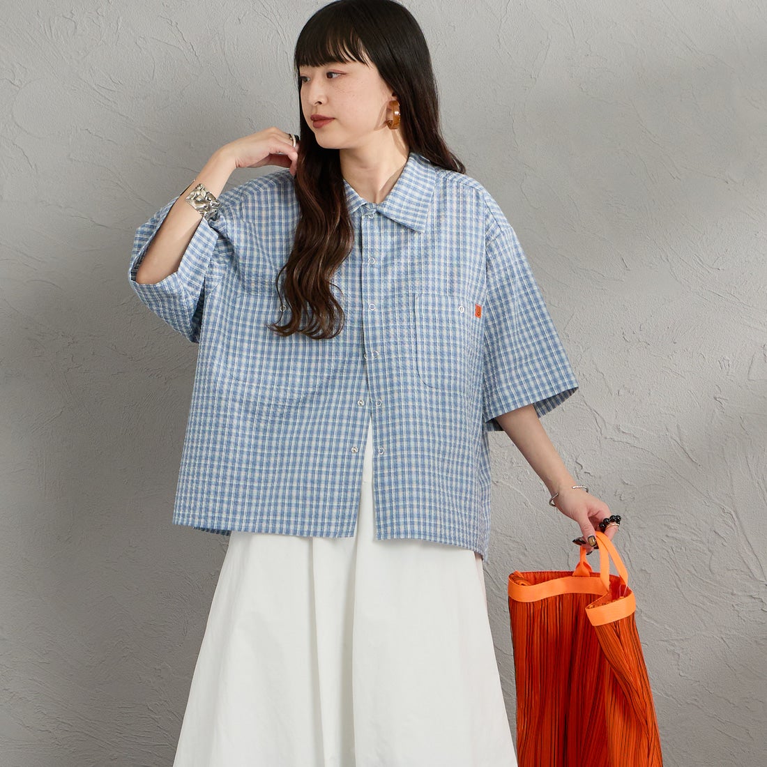 UNIVERSAL OVERALL [ユニバーサルオーバーオール] 別注 ショート丈 ビッグポケットシャツ [U2623157IN-JF] SAX CHK &&モデル身長：150cm 着用サイズ：F&&