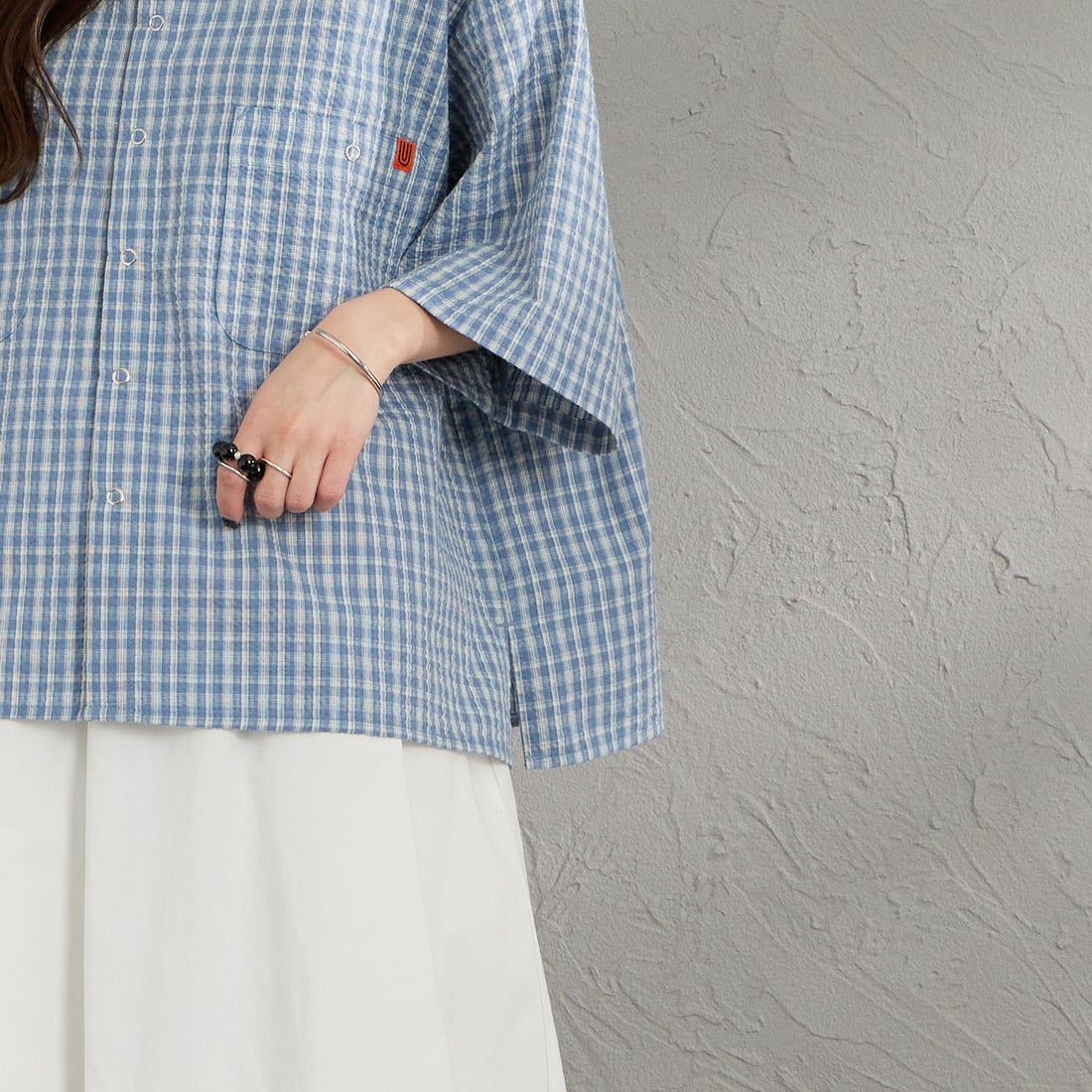 UNIVERSAL OVERALL [ユニバーサルオーバーオール] 別注 ショート丈 ビッグポケットシャツ [U2623157IN-JF] SAX CHK &&モデル身長：150cm 着用サイズ：F&&