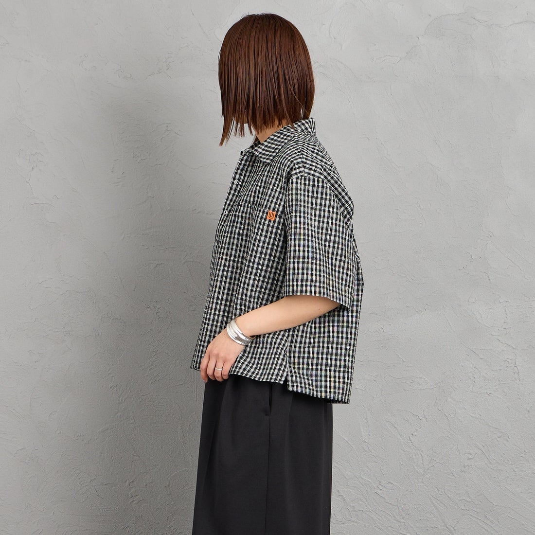 UNIVERSAL OVERALL [ユニバーサルオーバーオール] 別注 ショート丈 ビッグポケットシャツ [U2623157IN-JF] BLACK CHK &&モデル身長：159cm 着用サイズ：F&&