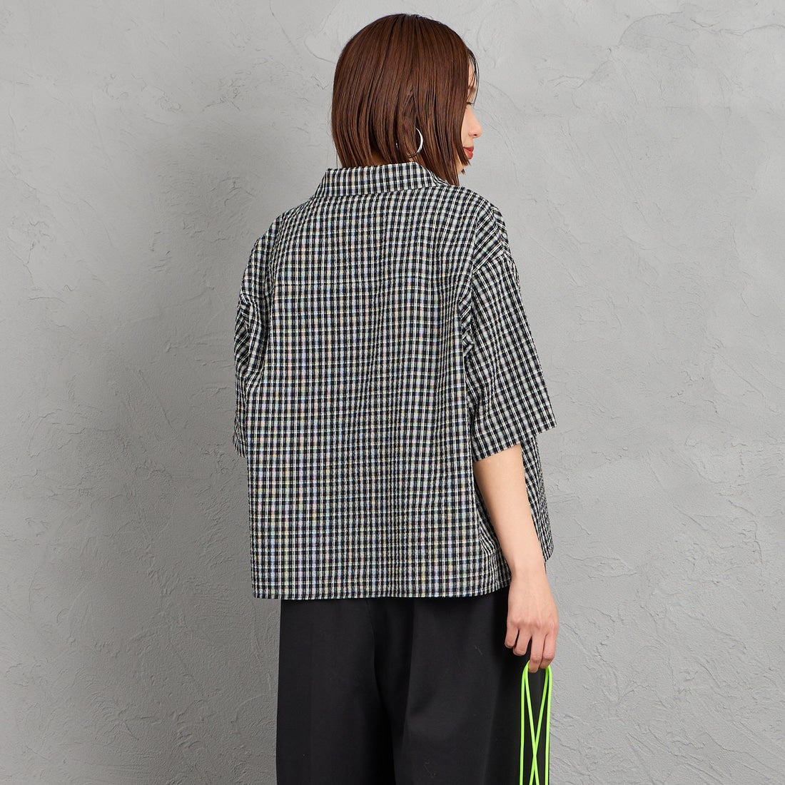 UNIVERSAL OVERALL [ユニバーサルオーバーオール] 別注 ショート丈 ビッグポケットシャツ [U2623157IN-JF] BLACK CHK &&モデル身長：159cm 着用サイズ：F&&