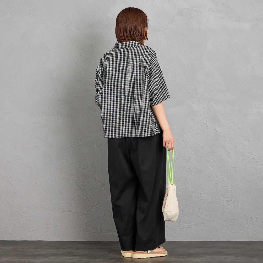 UNIVERSAL OVERALL [ユニバーサルオーバーオール] 別注 ショート丈 ビッグポケットシャツ [U2623157IN-JF] BLACK CHK &&モデル身長：159cm 着用サイズ：F&&
