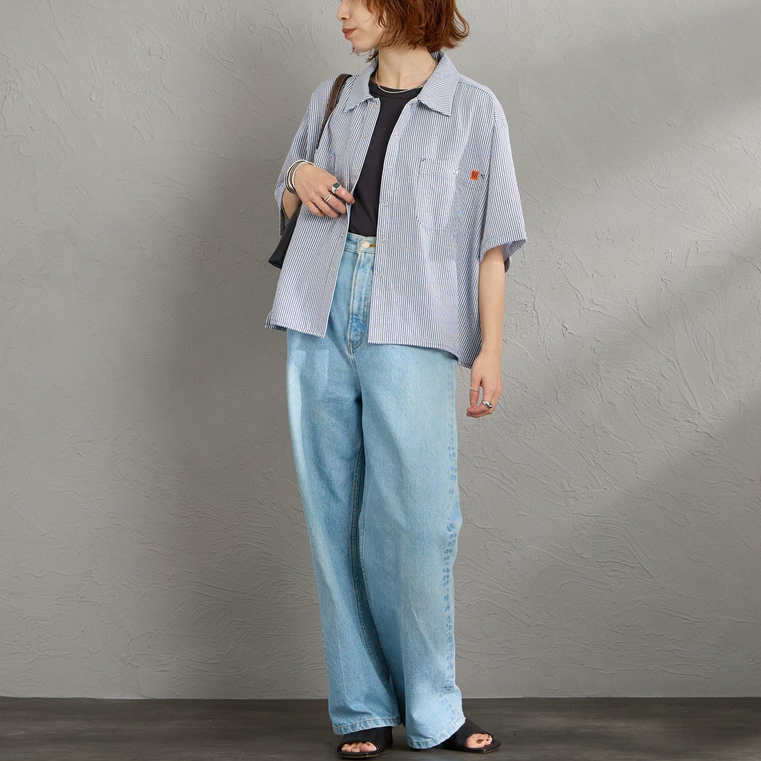 UNIVERSAL OVERALL [ユニバーサルオーバーオール] 別注 ショート丈 ビッグポケットシャツ [U2623157IN-JF] NAVY ST &&モデル身長：158cm 着用サイズ：F&&