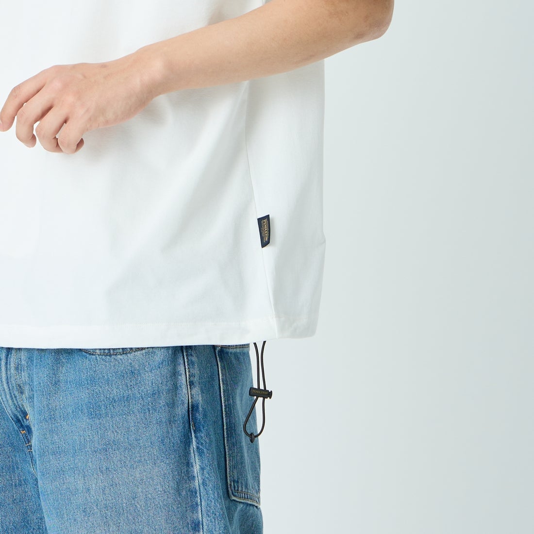 PENDLETON [ペンドルトン] 別注 ドローコード付き ネイティブ柄 バックプリントTシャツ [6275-4207-JF] WHITE &&モデル身長：179cm 着用サイズ：L&&