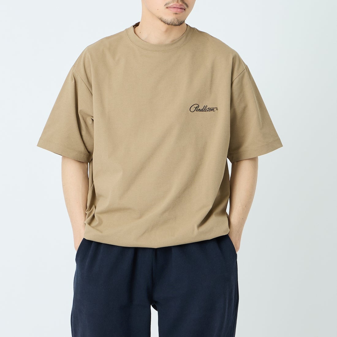 PENDLETON [ペンドルトン] 別注 ドローコード付き ネイティブ柄 バックプリントTシャツ [6275-4207-JF] TAN &&モデル身長：168cm 着用サイズ：M&&