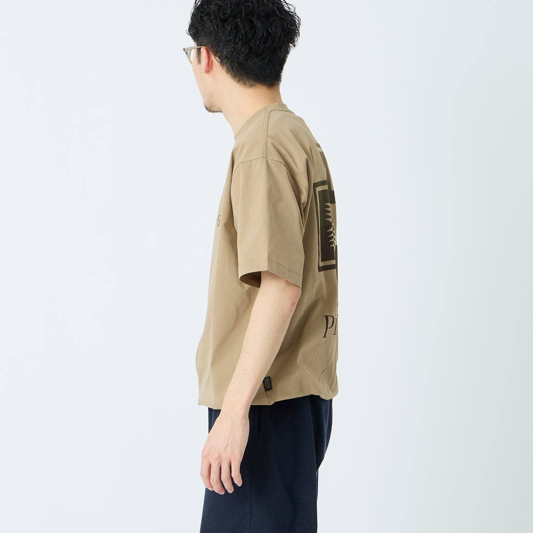 PENDLETON [ペンドルトン] 別注 ドローコード付き ネイティブ柄 バックプリントTシャツ [6275-4207-JF] TAN &&モデル身長：168cm 着用サイズ：M&&