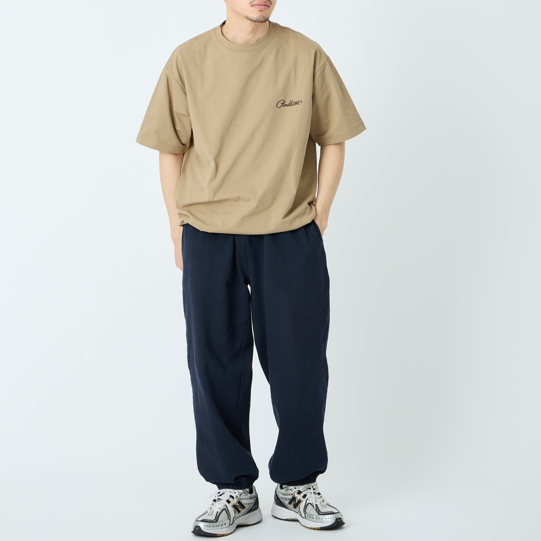 PENDLETON [ペンドルトン] 別注 ドローコード付き ネイティブ柄 バックプリントTシャツ [6275-4207-JF] TAN &&モデル身長：168cm 着用サイズ：M&&