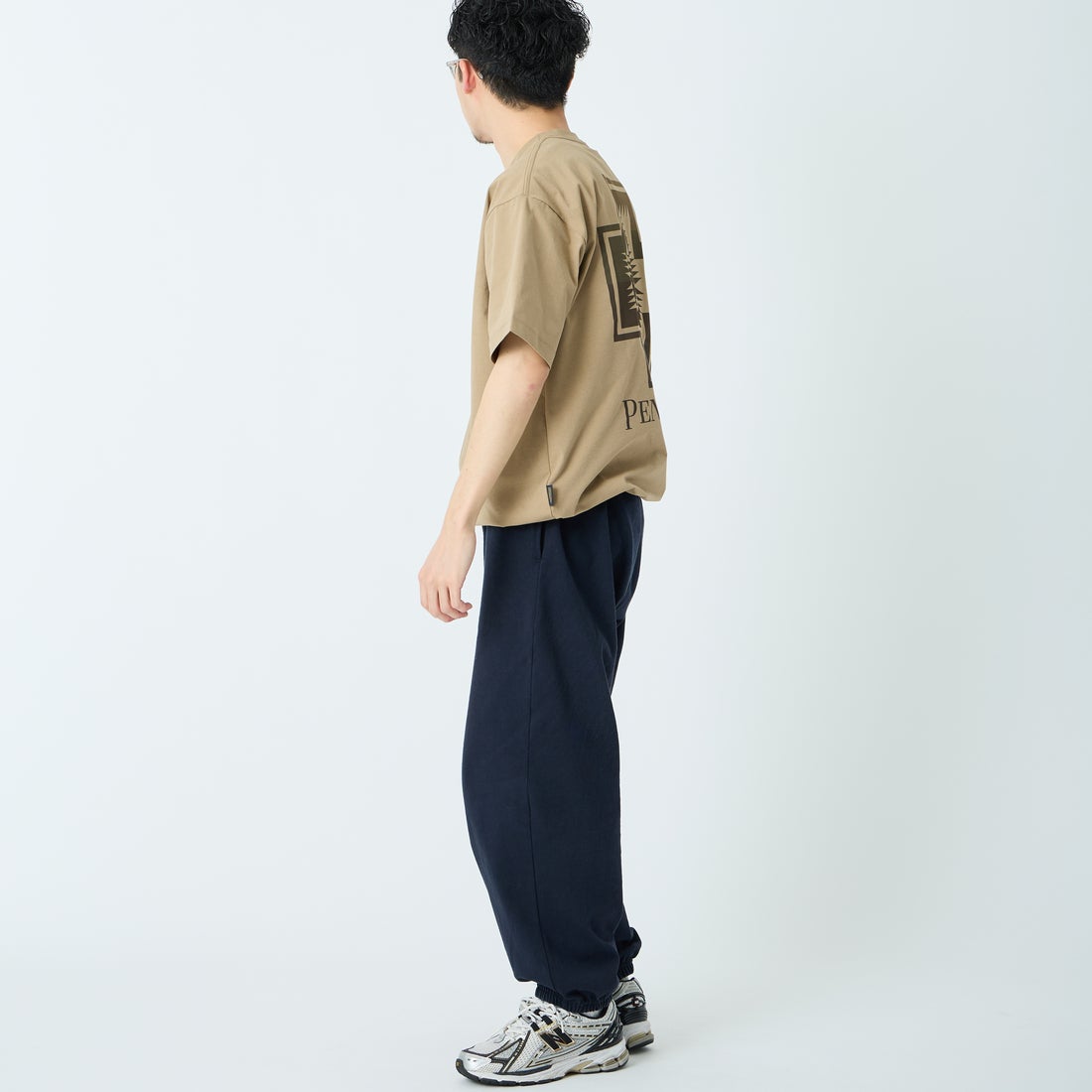 PENDLETON [ペンドルトン] 別注 ドローコード付き ネイティブ柄 バックプリントTシャツ [6275-4207-JF] TAN &&モデル身長：168cm 着用サイズ：M&&
