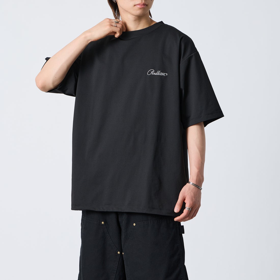 PENDLETON [ペンドルトン] 別注 ドローコード付き ネイティブ柄 バックプリントTシャツ [6275-4207-JF] BLACK &&モデル身長：177cm 着用サイズ：XL&&