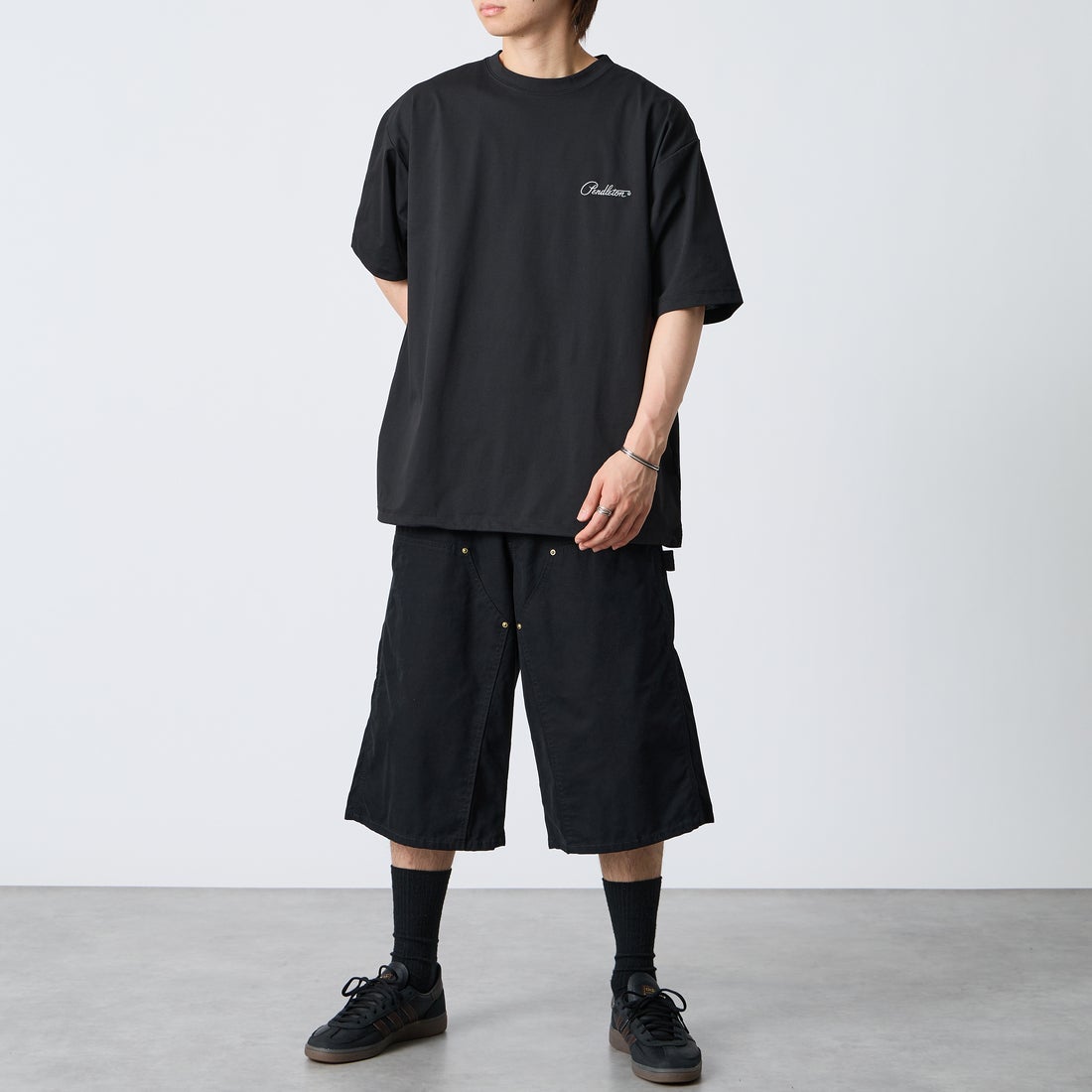 PENDLETON [ペンドルトン] 別注 ドローコード付き ネイティブ柄 バックプリントTシャツ [6275-4207-JF] BLACK &&モデル身長：177cm 着用サイズ：XL&&
