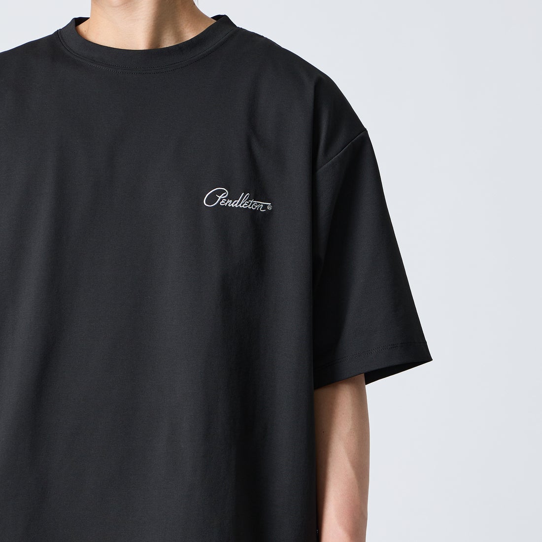 PENDLETON [ペンドルトン] 別注 ドローコード付き ネイティブ柄 バックプリントTシャツ [6275-4207-JF] BLACK &&モデル身長：177cm 着用サイズ：XL&&