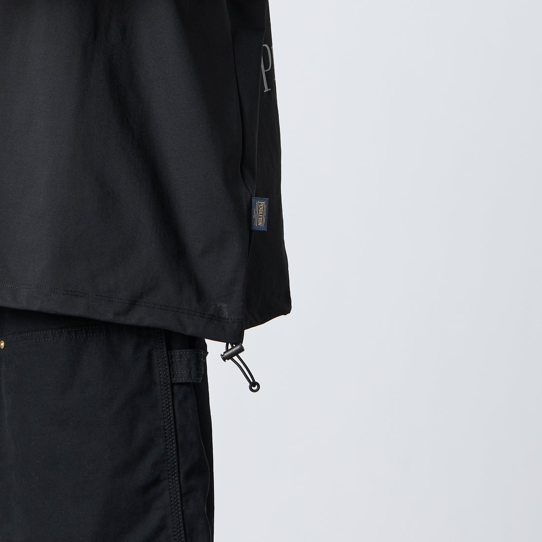 PENDLETON [ペンドルトン] 別注 ドローコード付き ネイティブ柄 バックプリントTシャツ [6275-4207-JF] BLACK &&モデル身長：177cm 着用サイズ：XL&&