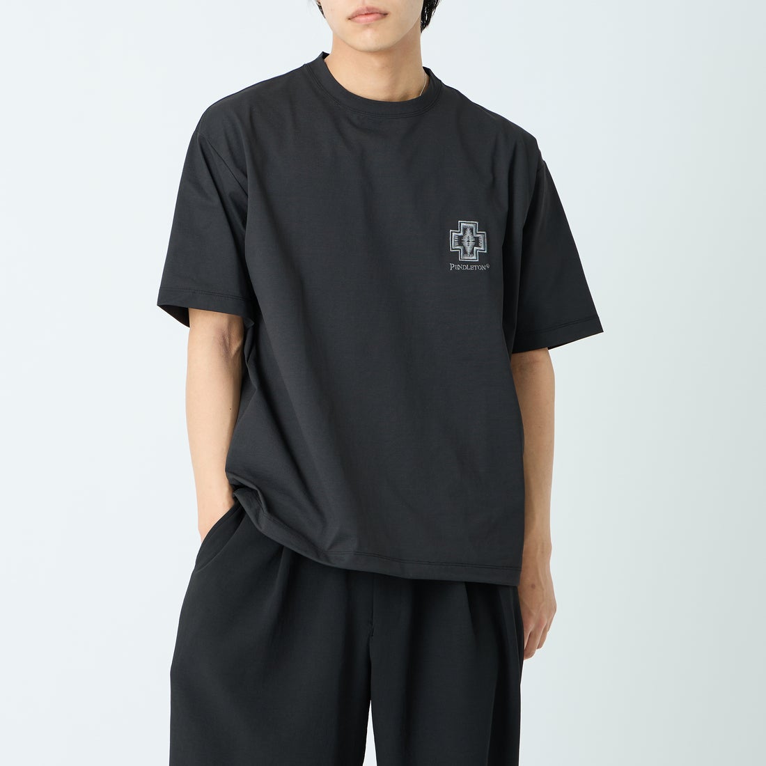 PENDLETON [ペンドルトン] 別注 ドローコード付き ヒストリーロゴ バックプリントTシャツ [6275-4208-JF] BLACK &&モデル身長：179cm 着用サイズ：L&&