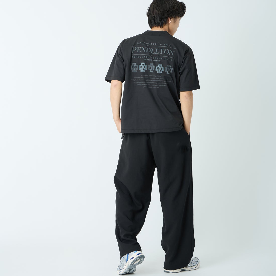 PENDLETON [ペンドルトン] 別注 ドローコード付き ヒストリーロゴ バックプリントTシャツ [6275-4208-JF] BLACK &&モデル身長：179cm 着用サイズ：L&&