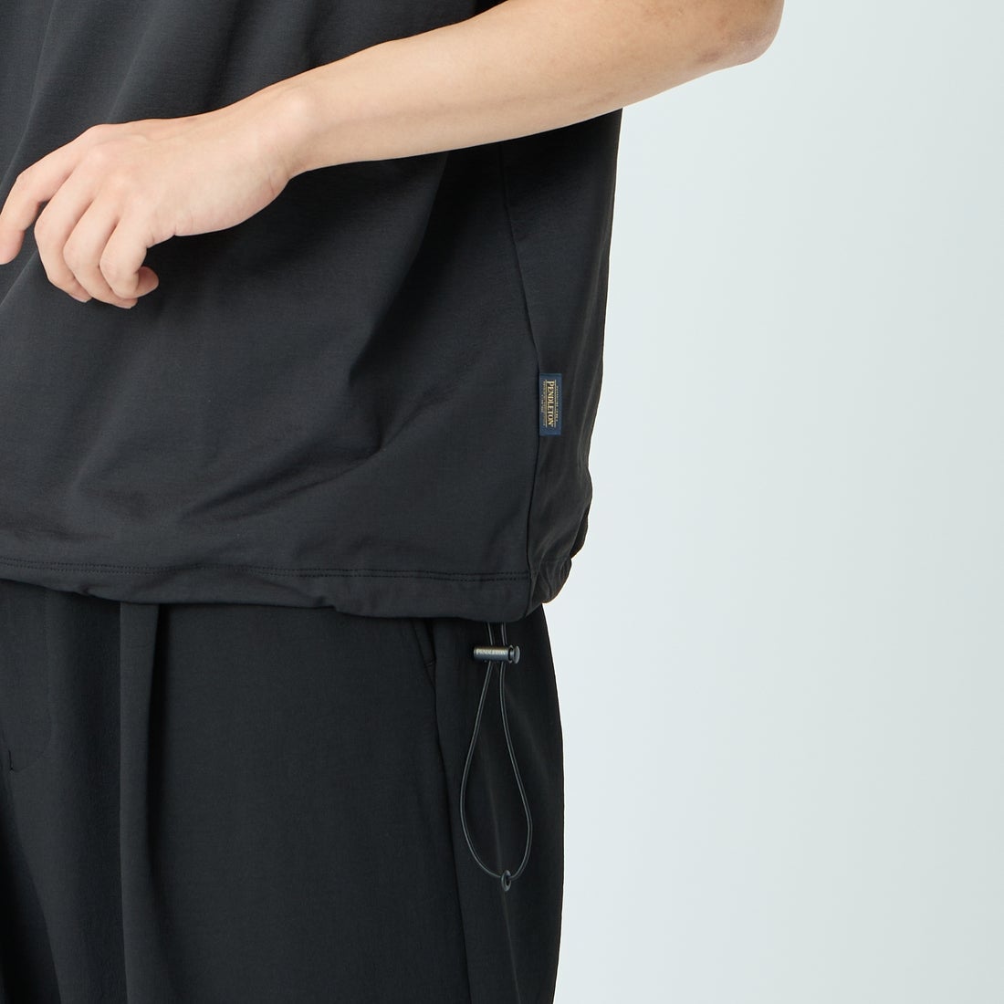 PENDLETON [ペンドルトン] 別注 ドローコード付き ヒストリーロゴ バックプリントTシャツ [6275-4208-JF] BLACK &&モデル身長：179cm 着用サイズ：L&&