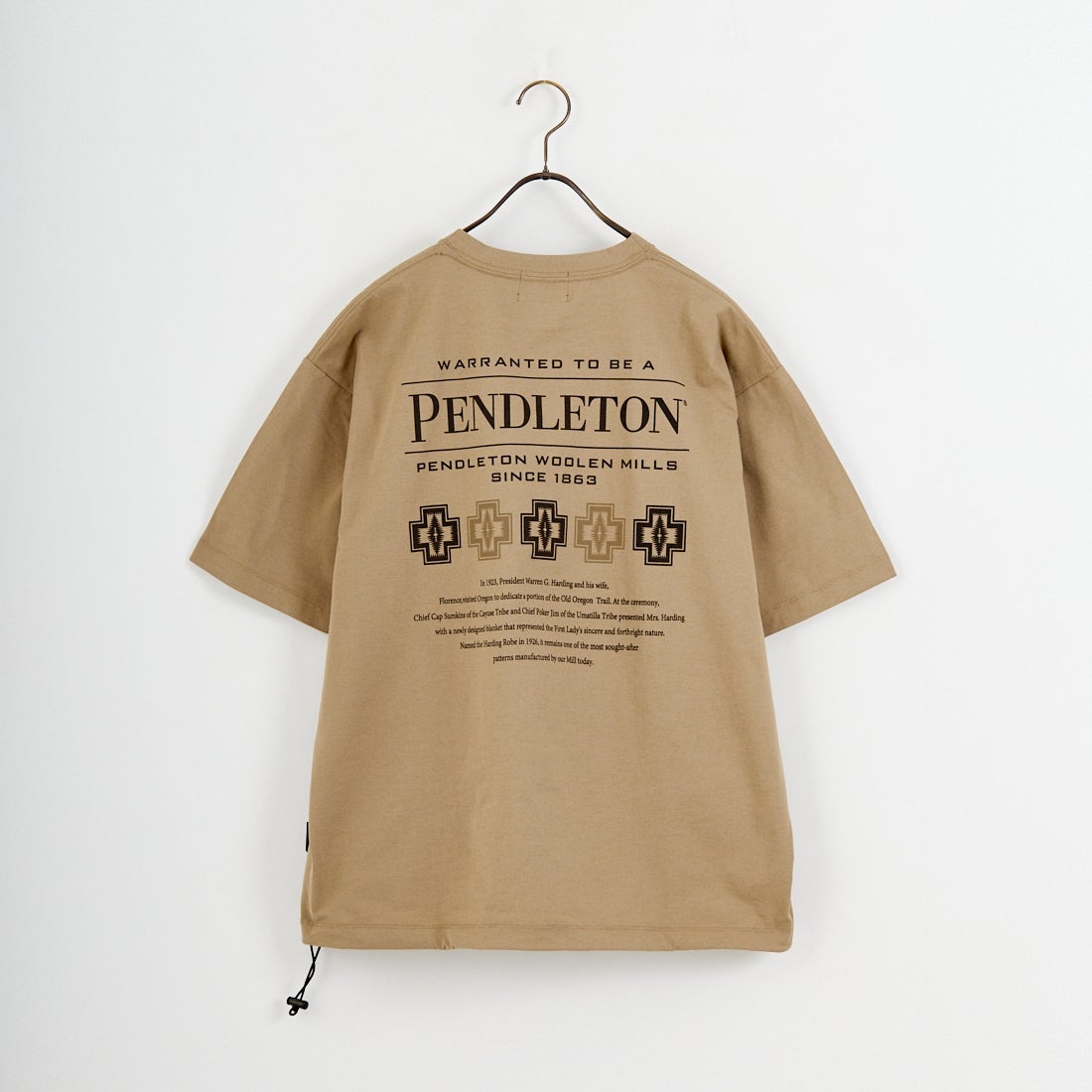 PENDLETON [ペンドルトン] 別注 ドローコード付き ヒストリーロゴ バックプリントTシャツ [6275-4208-JF] TAN