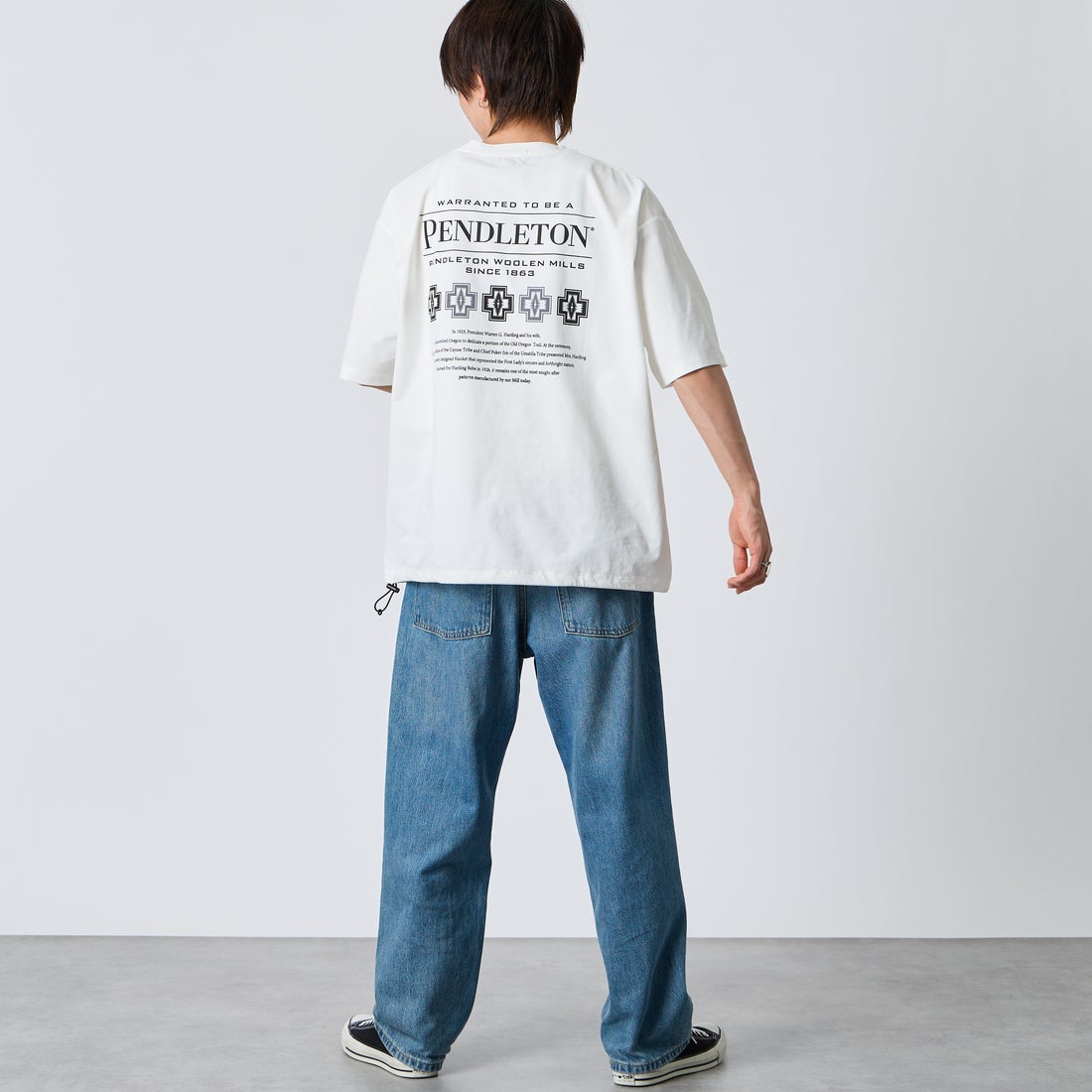 PENDLETON [ペンドルトン] 別注 ドローコード付き ヒストリーロゴ バックプリントTシャツ [6275-4208-JF] WHITE &&モデル身長：177cm 着用サイズ：XL&&