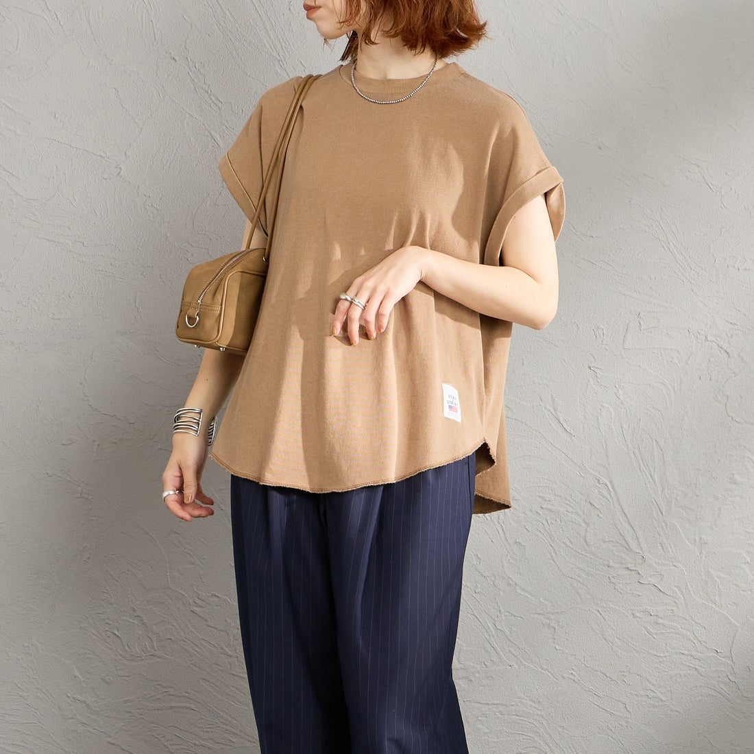 STAR&STRIPE [スターアンドストライプ] 別注 カットオフ ラウンドヘム ロールアップTシャツ [SSMD-213-JF] COCA MOCHA &&モデル身長：158cm 着用サイズ：F&&