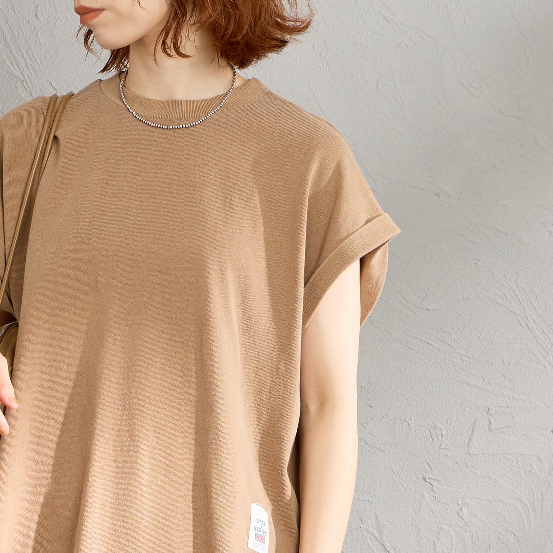 STAR&STRIPE [スターアンドストライプ] 別注 カットオフ ラウンドヘム ロールアップTシャツ [SSMD-213-JF] COCA MOCHA &&モデル身長：158cm 着用サイズ：F&&