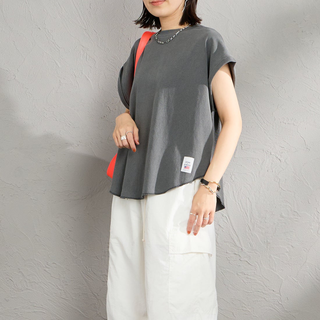 STAR&STRIPE [スターアンドストライプ] 別注 カットオフ ラウンドヘム ロールアップTシャツ [SSMD-213-JF] ANTHRACITE &&モデル身長：160cm 着用サイズ：F&&