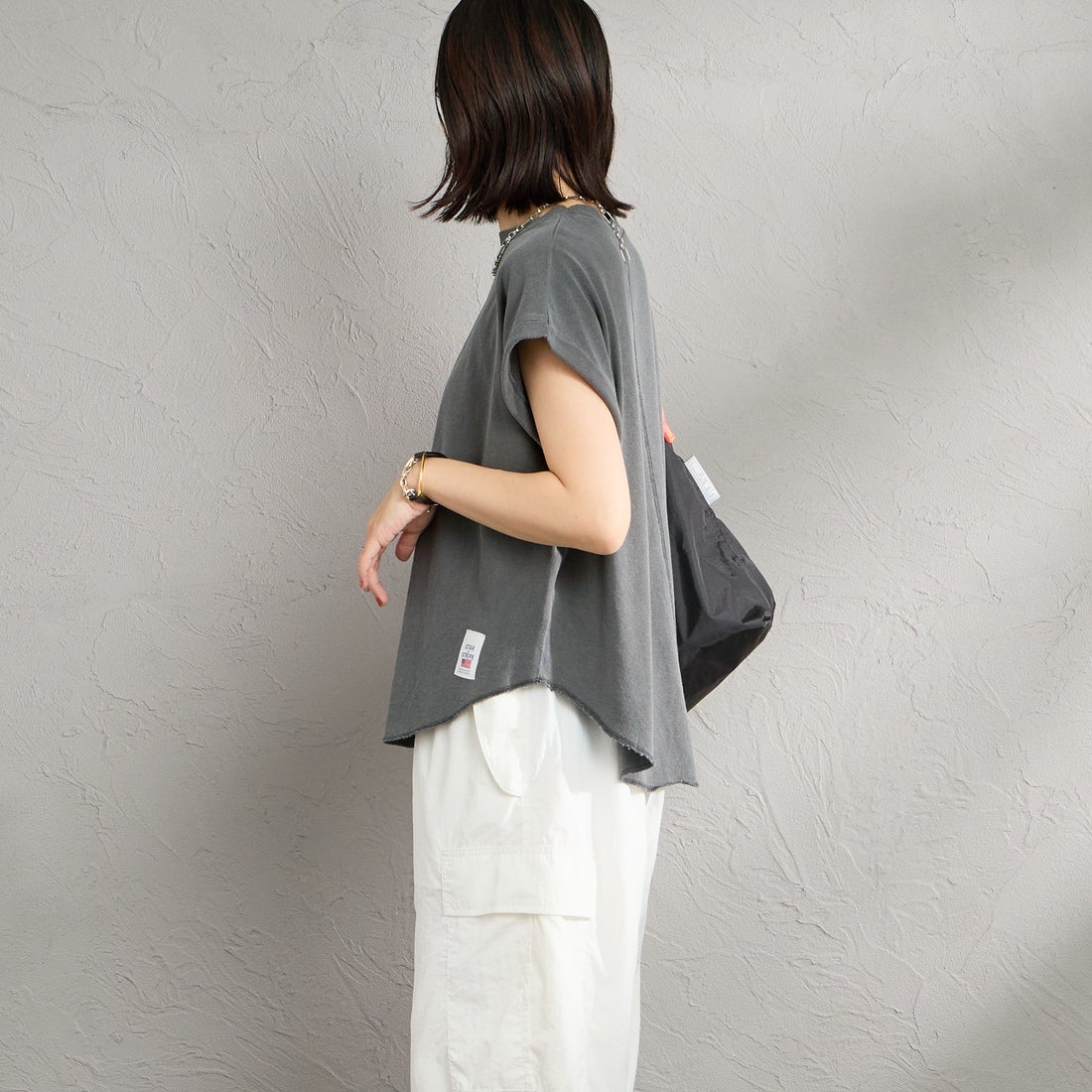 STAR&STRIPE [スターアンドストライプ] 別注 カットオフ ラウンドヘム ロールアップTシャツ [SSMD-213-JF] ANTHRACITE &&モデル身長：160cm 着用サイズ：F&&