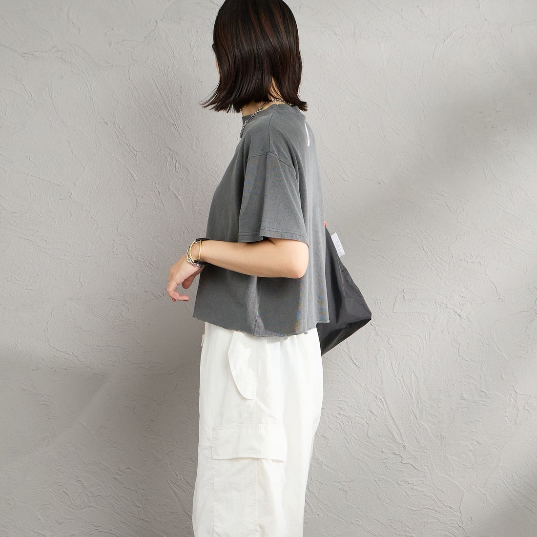 STAR&STRIPE [スターアンドストライプ] 別注 カットオフ ショート丈ワイドシルエットTシャツ [SSMD-095-JF] ANTHRACITE &&モデル身長：160cm 着用サイズ：F&&