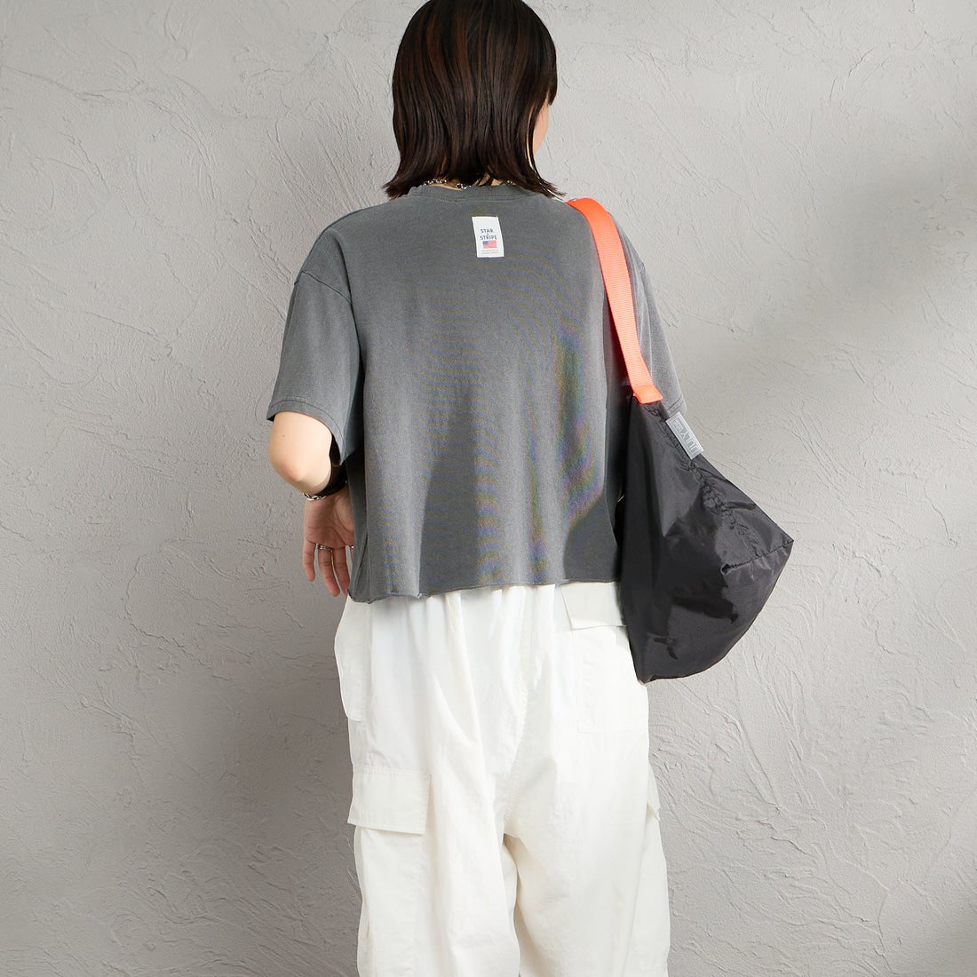 STAR&STRIPE [スターアンドストライプ] 別注 カットオフ ショート丈ワイドシルエットTシャツ [SSMD-095-JF] ANTHRACITE &&モデル身長：160cm 着用サイズ：F&&