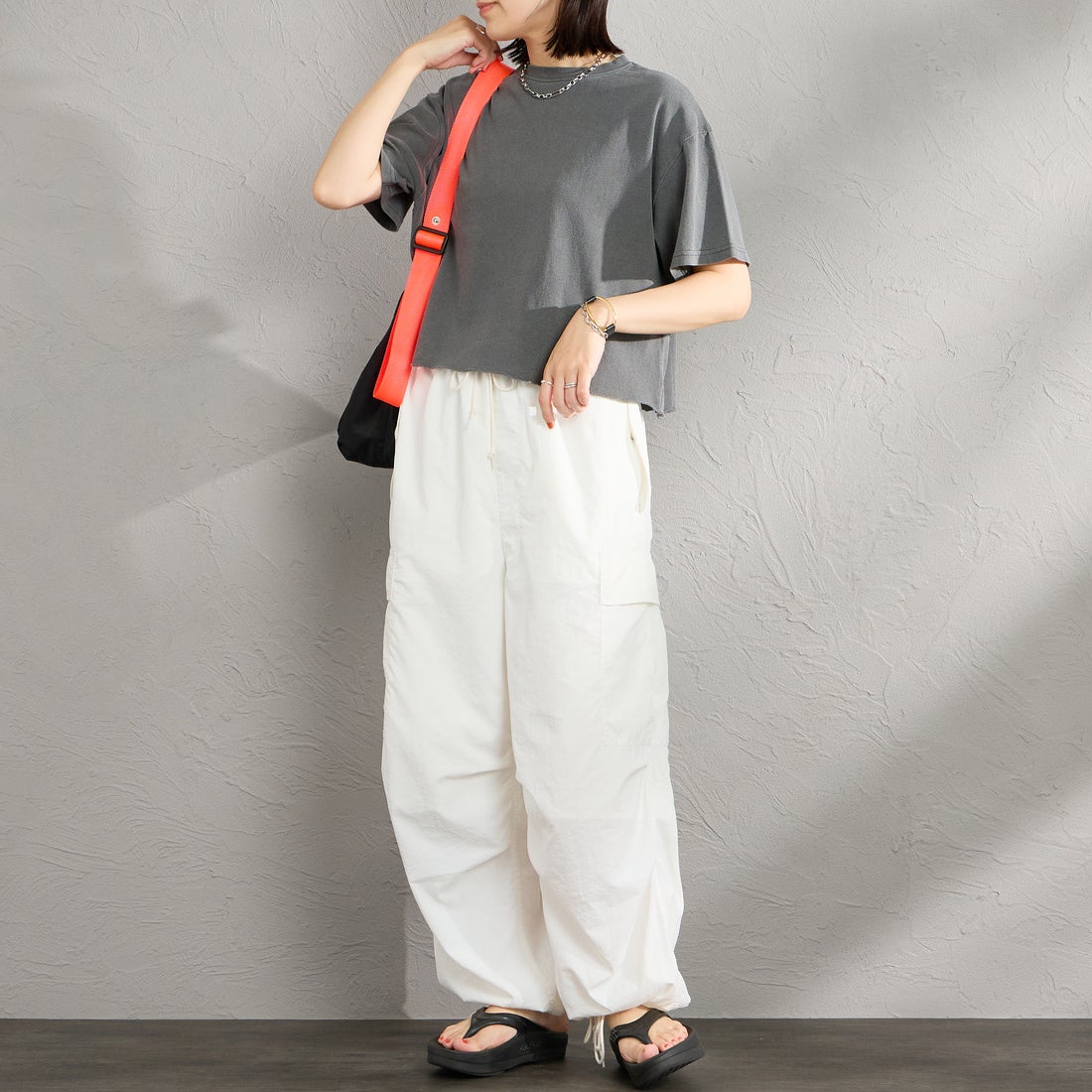 STAR&STRIPE [スターアンドストライプ] 別注 カットオフ ショート丈ワイドシルエットTシャツ [SSMD-095-JF] ANTHRACITE &&モデル身長：160cm 着用サイズ：F&&