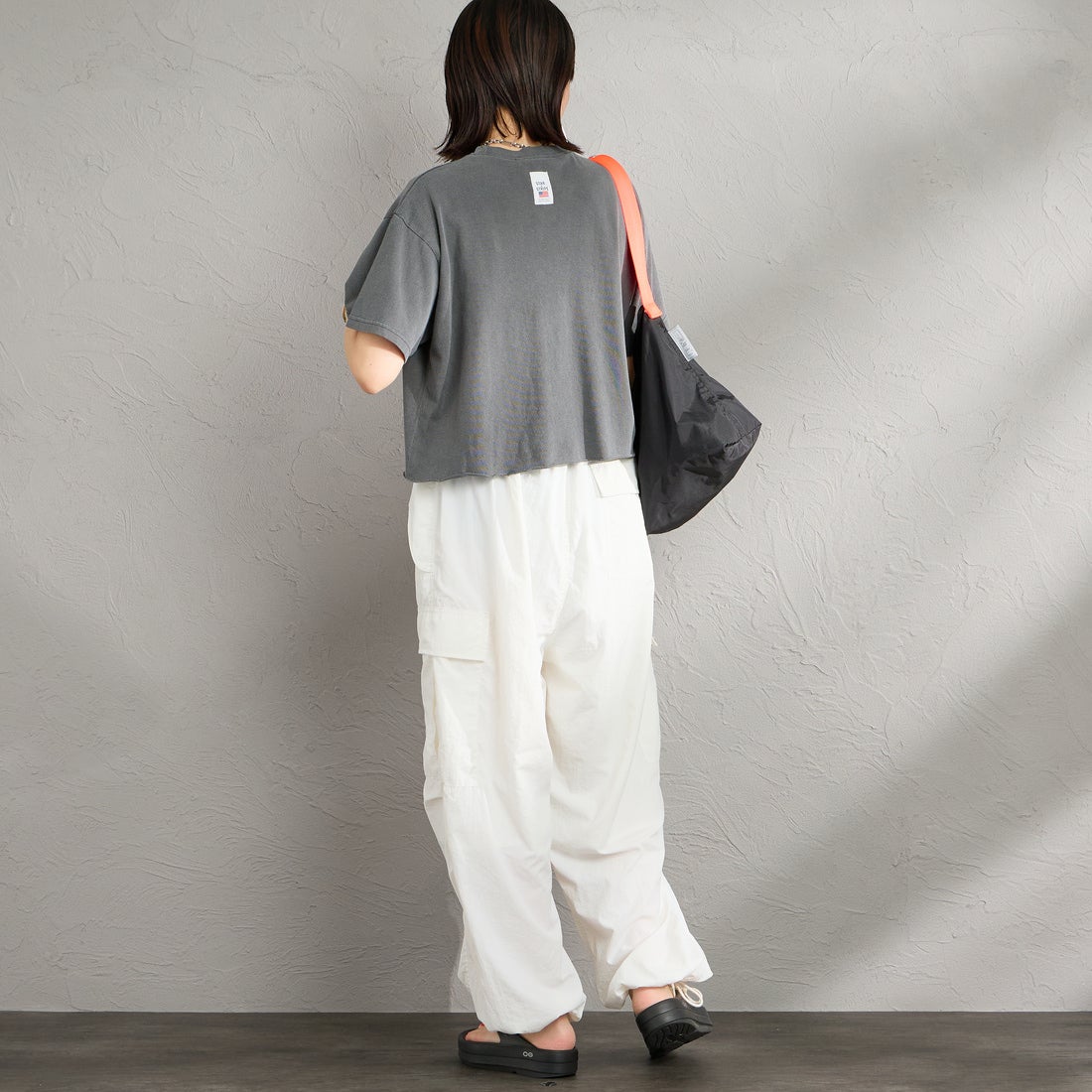 STAR&STRIPE [スターアンドストライプ] 別注 カットオフ ショート丈ワイドシルエットTシャツ [SSMD-095-JF] ANTHRACITE &&モデル身長：160cm 着用サイズ：F&&