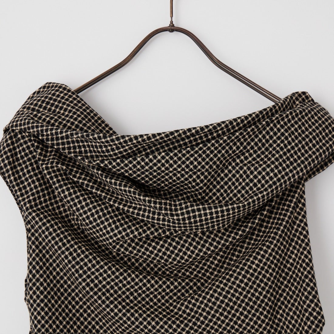 WILLFULLY [ウィルフリー] アシンメトリータックギャザー オフショルダーチェックトップス [2611-TO-06] BLACK