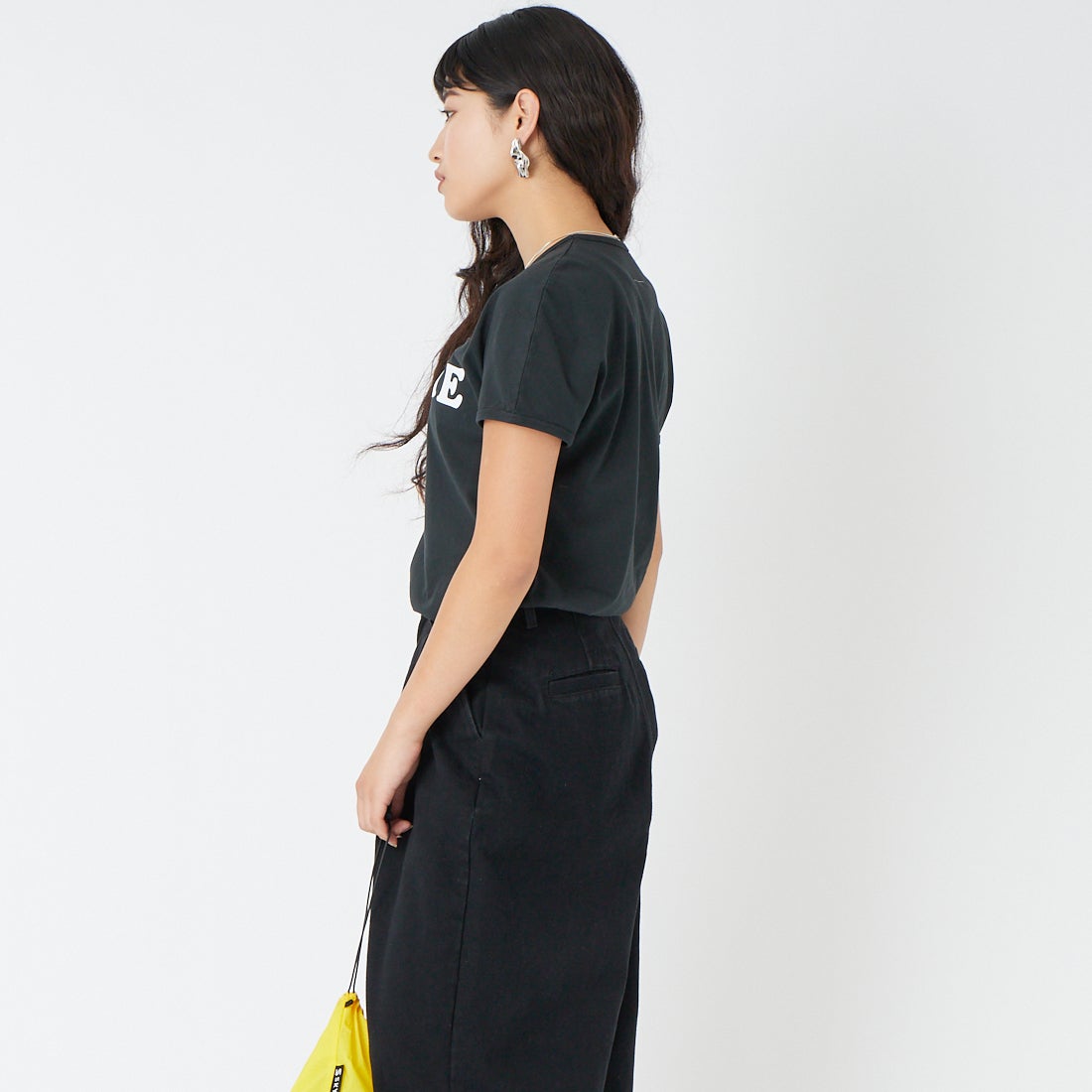 MM6 Maison Margiela [エムエムシックス メゾン マルジェラ] ショートスリーブロゴTシャツ [S62GD0212-M20108] 900 BLACK &&モデル身長：162cm 着用サイズ：S&&