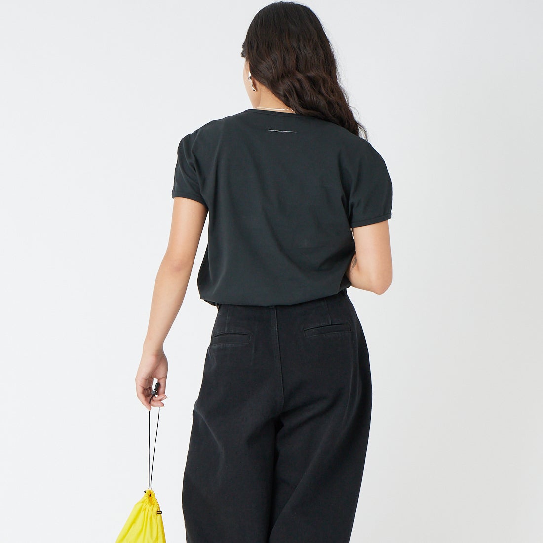 MM6 Maison Margiela [エムエムシックス メゾン マルジェラ] ショートスリーブロゴTシャツ [S62GD0212-M20108] 900 BLACK &&モデル身長：162cm 着用サイズ：S&&
