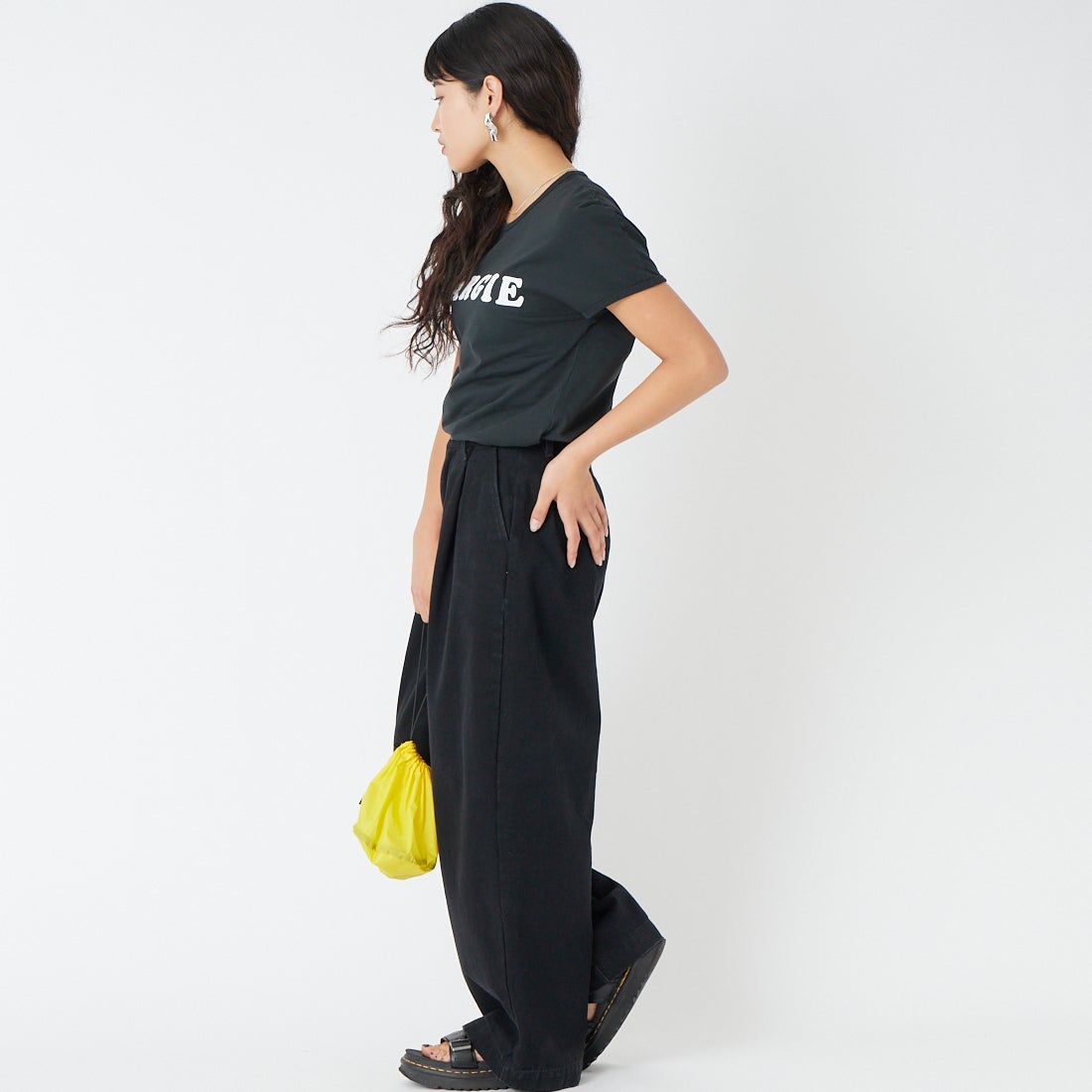 MM6 Maison Margiela [エムエムシックス メゾン マルジェラ] ショートスリーブロゴTシャツ [S62GD0212-M20108] 900 BLACK &&モデル身長：162cm 着用サイズ：S&&