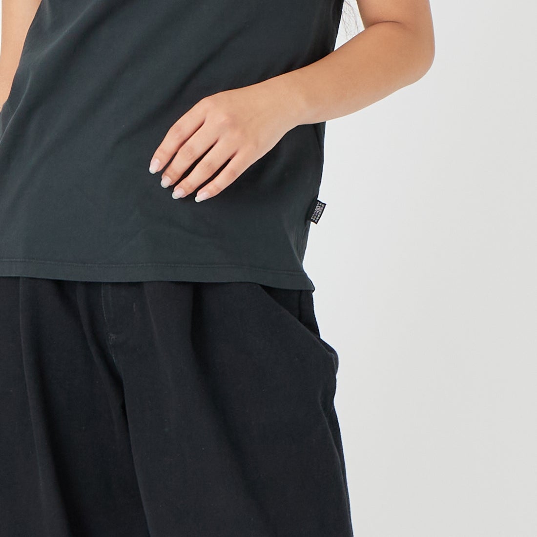 MM6 Maison Margiela [エムエムシックス メゾン マルジェラ] ショートスリーブロゴTシャツ [S62GD0212-M20108] 900 BLACK &&モデル身長：162cm 着用サイズ：S&&