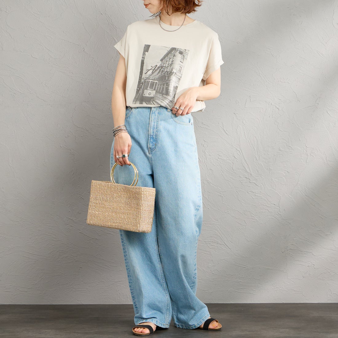 MICA&DEAL [マイカアンドディール] フォトプリントラウンドヘムTシャツ [0126209112] BEIGE &&モデル身長：158cm 着用サイズ：F&&