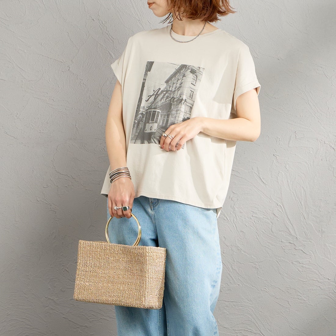 MICA&DEAL [マイカアンドディール] フォトプリントラウンドヘムTシャツ [0126209112] BEIGE &&モデル身長：158cm 着用サイズ：F&&