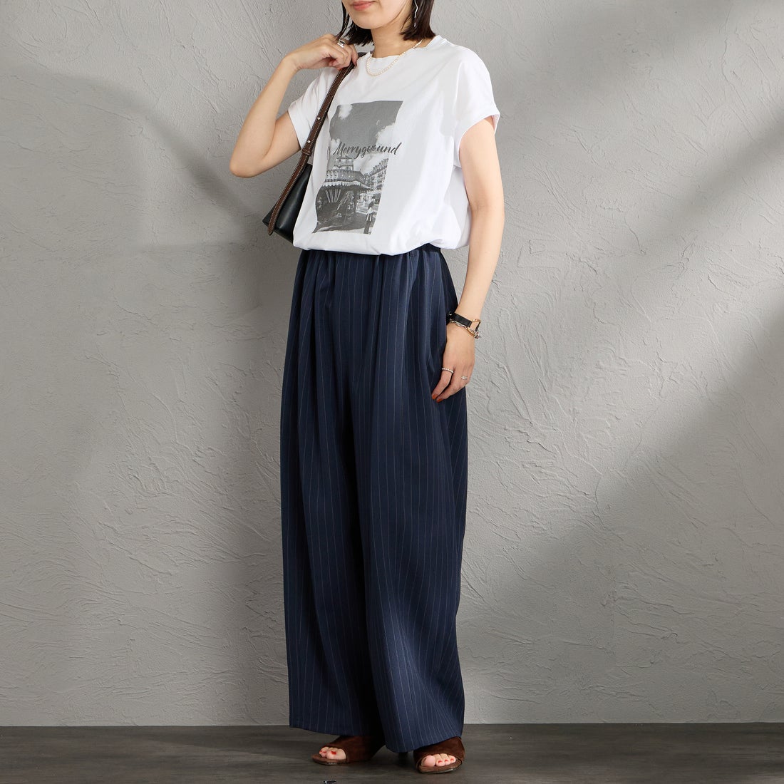 MICA&DEAL [マイカアンドディール] フォトプリントラウンドヘムTシャツ [0126209112] WHITE &&モデル身長：160cm 着用サイズ：F&&
