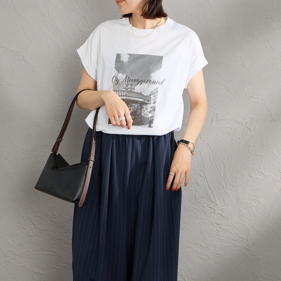 MICA&DEAL [マイカアンドディール] フォトプリントラウンドヘムTシャツ [0126209112] WHITE &&モデル身長：160cm 着用サイズ：F&&