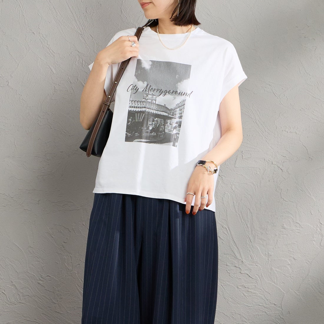 MICA&DEAL [マイカアンドディール] フォトプリントラウンドヘムTシャツ [0126209112] WHITE &&モデル身長：160cm 着用サイズ：F&&