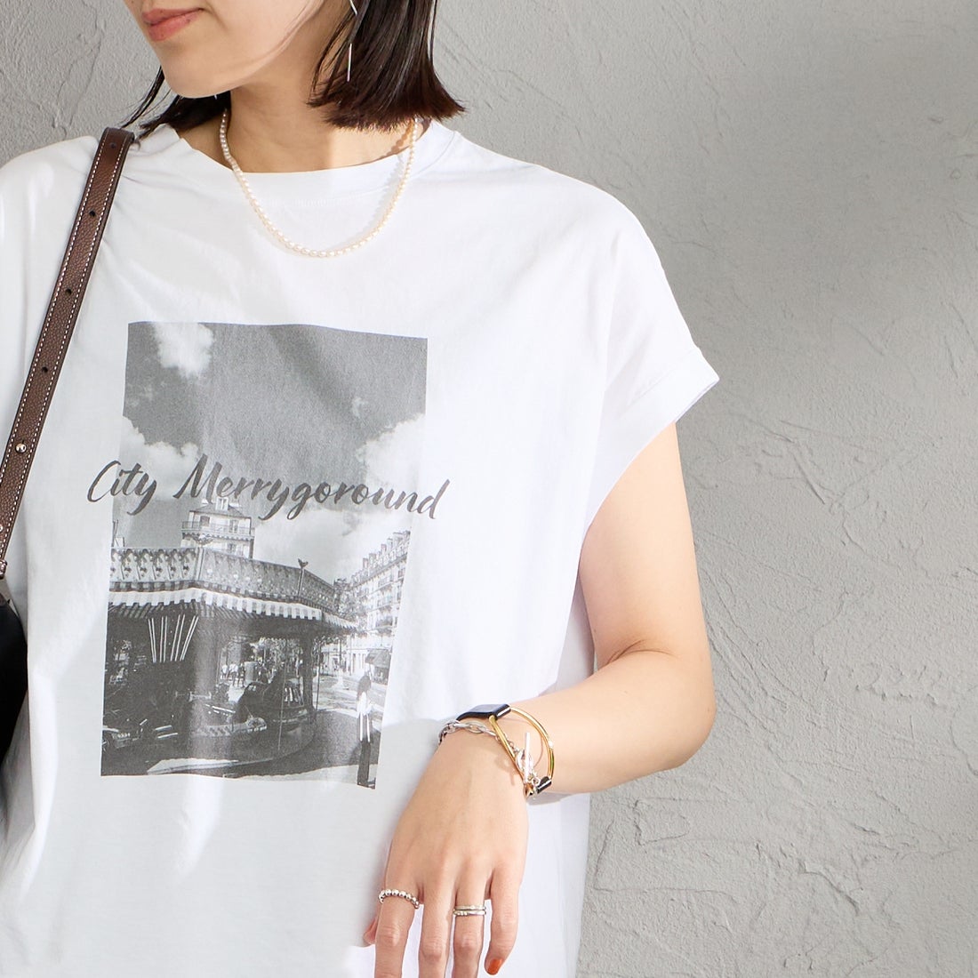 MICA&DEAL [マイカアンドディール] フォトプリントラウンドヘムTシャツ [0126209112] WHITE &&モデル身長：160cm 着用サイズ：F&&