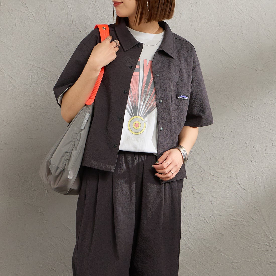 THOUSAND MILE [サウザンド マイル] 別注 シアサッカー サマーバケーション ワイドパンツセットアップ [TM261SS50812-JF] 19 CHARCOA &&モデル身長：159cm 着用サイズ：F&&D MILE [サウザンド マイル] 別注 シアサッカー サマーバケーション ワイドパンツセットアップ [TM261SS50812-JF] 23 BEIGE