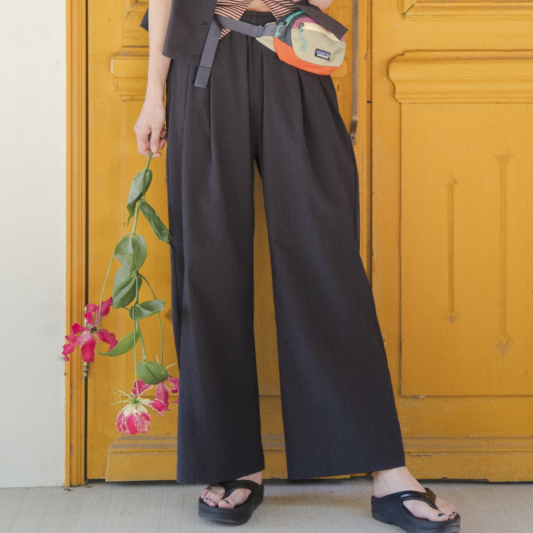 THOUSAND MILE [サウザンド マイル] 別注 シアサッカー サマーバケーション ワイドパンツセットアップ [TM261SS50812-JF] 09 BLACK &&モデル身長：167cm 着用サイズ：F&&