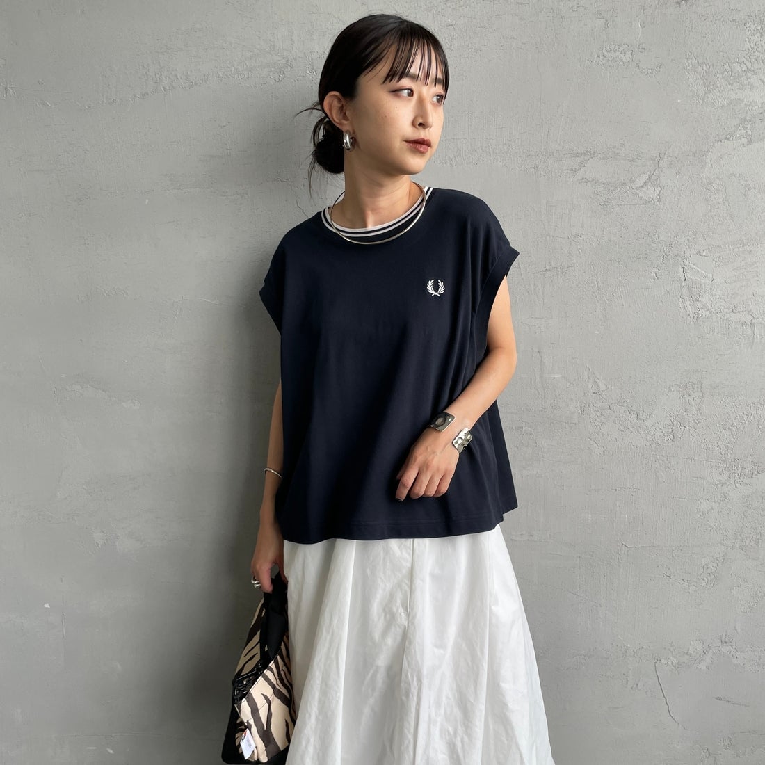 FRED PERRY [フレッドペリー] シアーティップラインノースリーブTシャツ [G2175] 608 NAVY &&モデル身長：150cm 着用サイズ：10&&