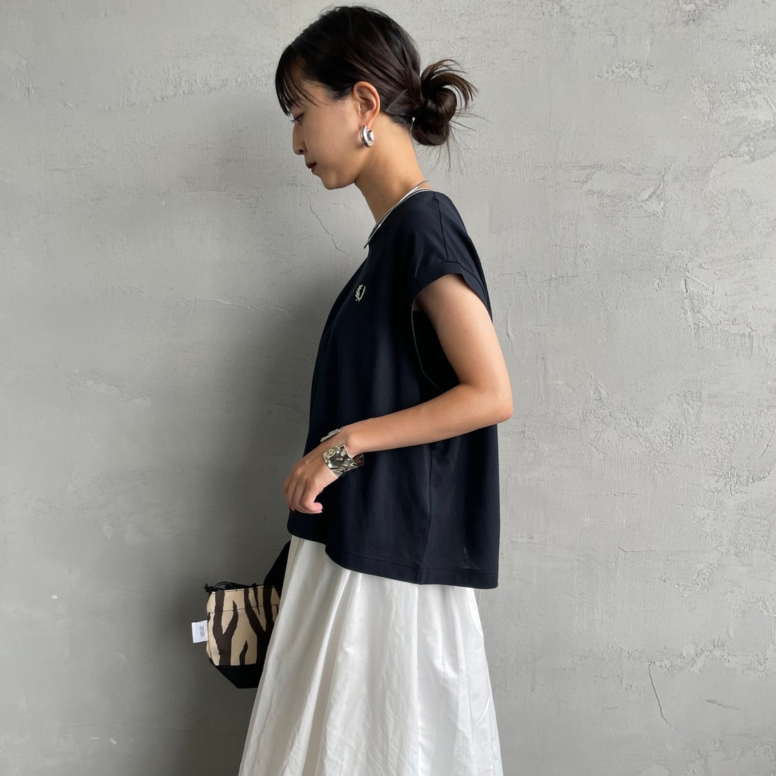 FRED PERRY [フレッドペリー] シアーティップラインノースリーブTシャツ [G2175] 608 NAVY &&モデル身長：150cm 着用サイズ：10&&