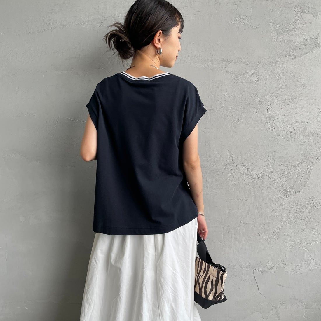 FRED PERRY [フレッドペリー] シアーティップラインノースリーブTシャツ [G2175] 608 NAVY &&モデル身長：150cm 着用サイズ：10&&