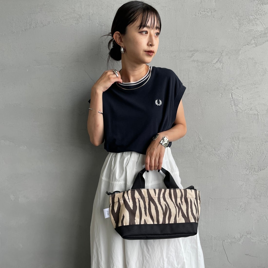 FRED PERRY [フレッドペリー] シアーティップラインノースリーブTシャツ [G2175] 608 NAVY &&モデル身長：150cm 着用サイズ：10&&